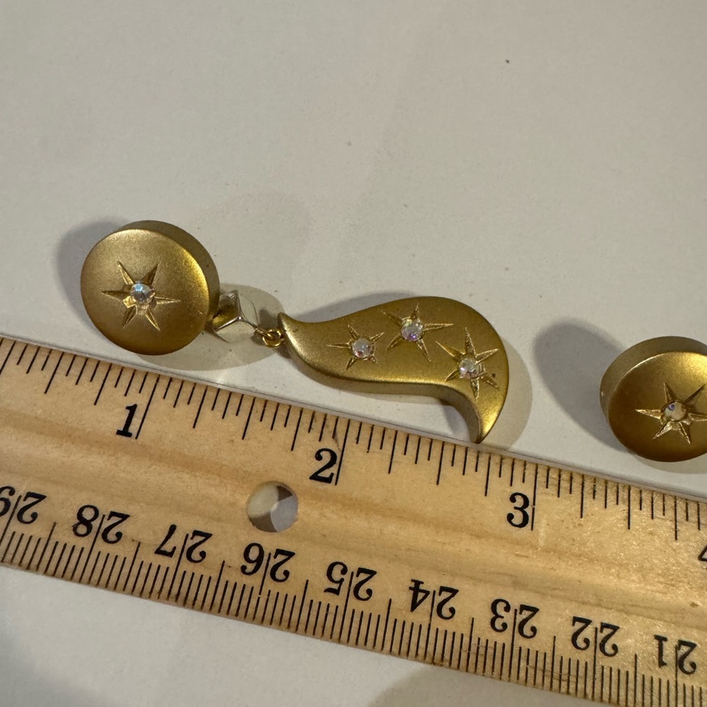 Vintage gold tone post earrings with Aurora Borealis style crystals - Picture 8 of 9
